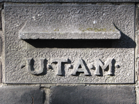 833626 Afbeelding van een dichtgezette brievenbus met het opschrift 'UTAM' in het pand Ridderschapstraat 8 te ...